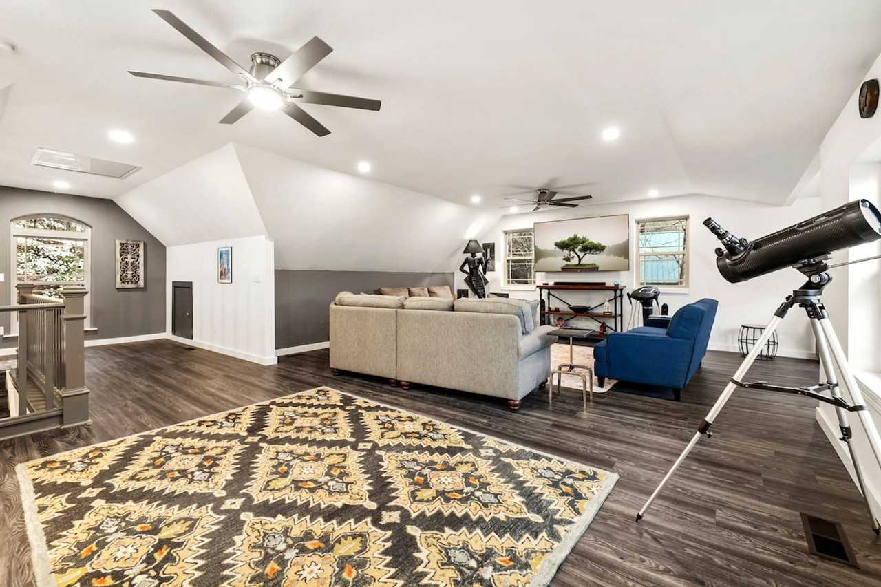 211 Lakeshore Dr #1221839P - Photo 4 of 46