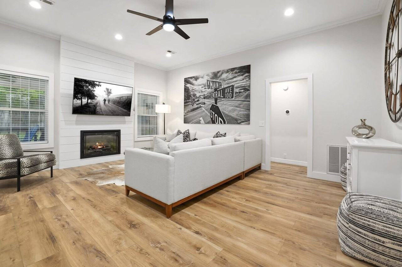 304 Coachlight Dr #1221882P - Photo 3 of 39