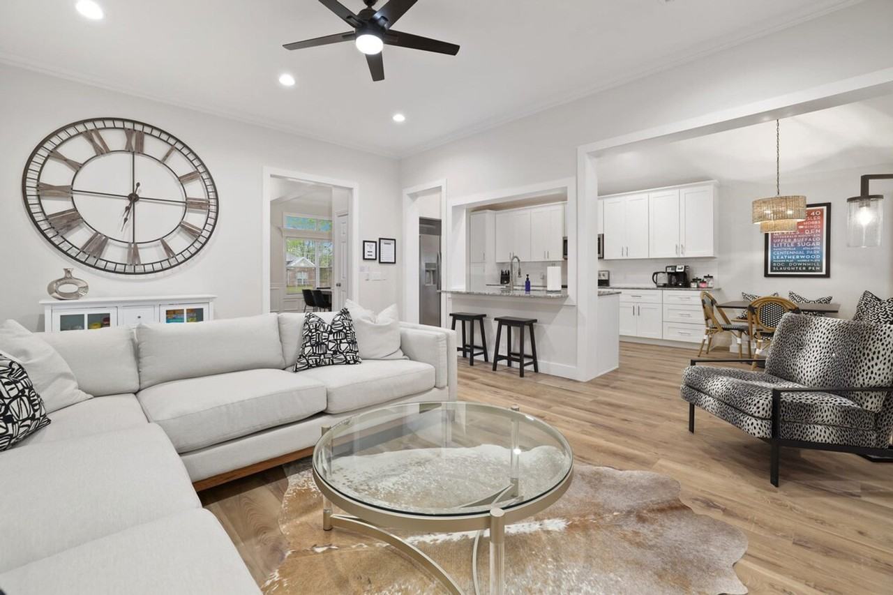 304 Coachlight Dr #1221882P - Photo 2 of 39