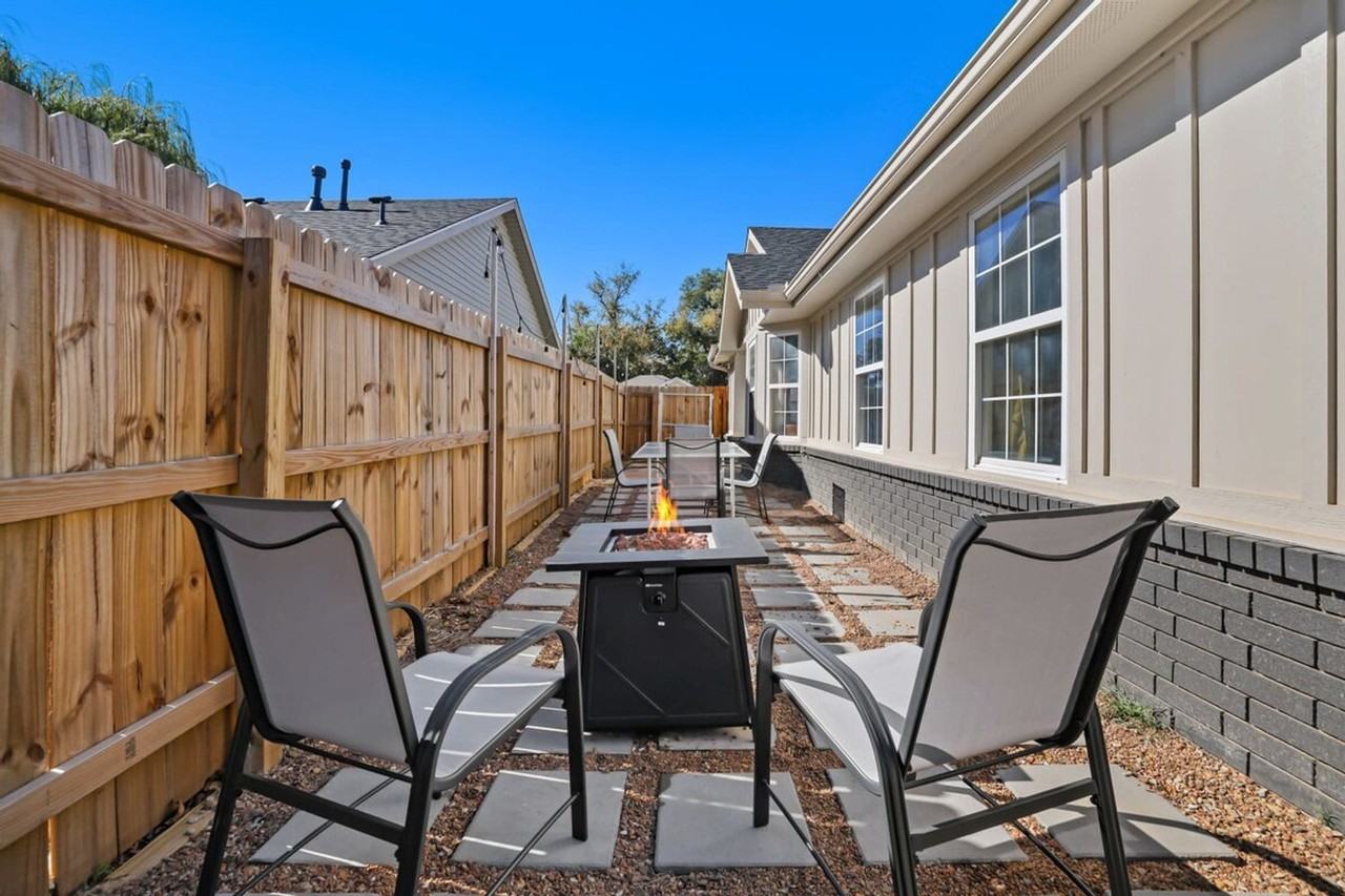 809 Se E Ct #1221898P - Photo 3 of 26