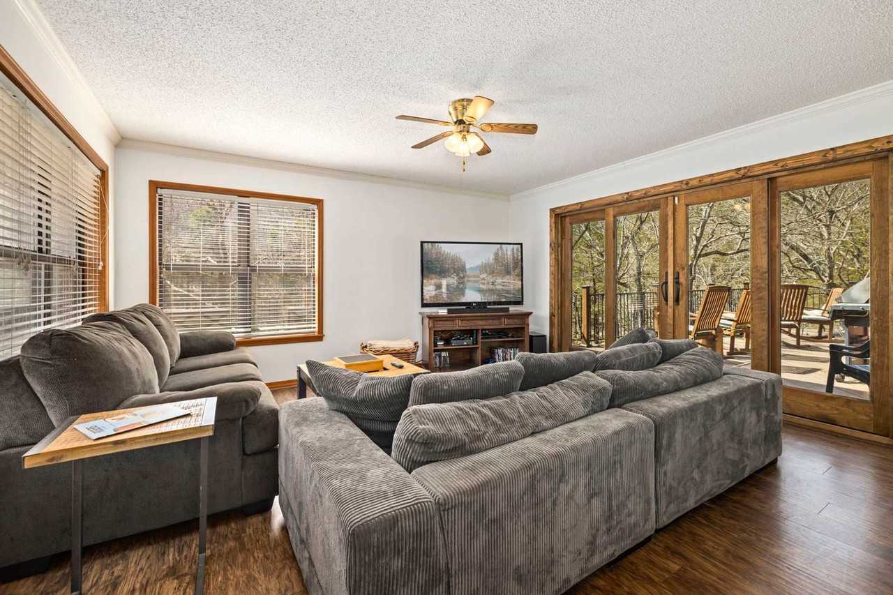 19145 Eagle Point #1221928P - Photo 2 of 32