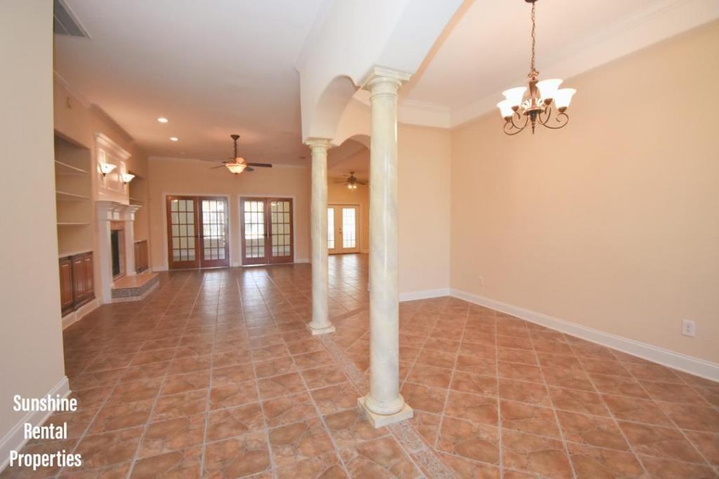 9173 Abingdon Dr - Photo 3 of 24