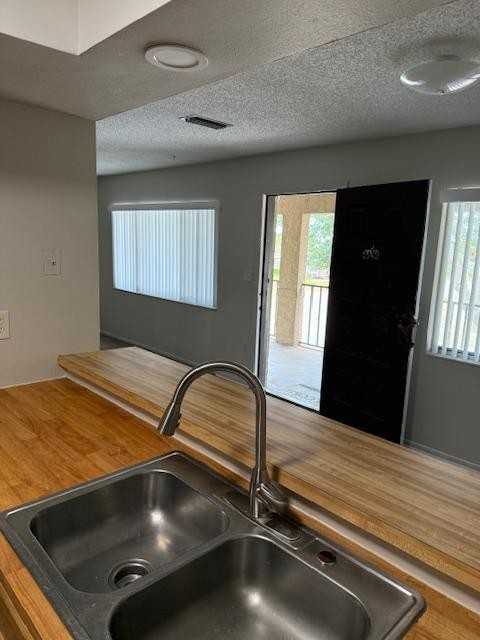 4124 Mount Vernon Ave - Photo 3 of 10