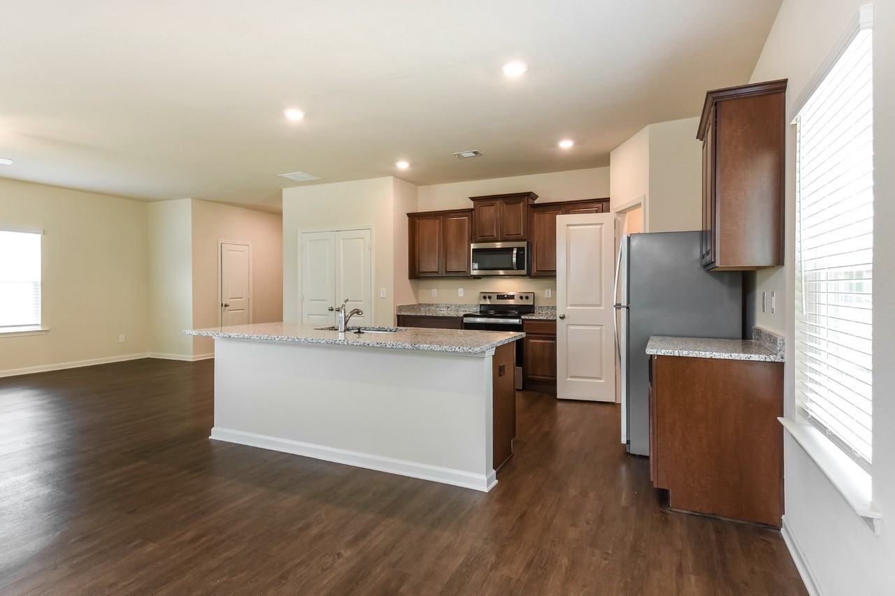 132 Innis Brook Cir - Photo 6 of 26