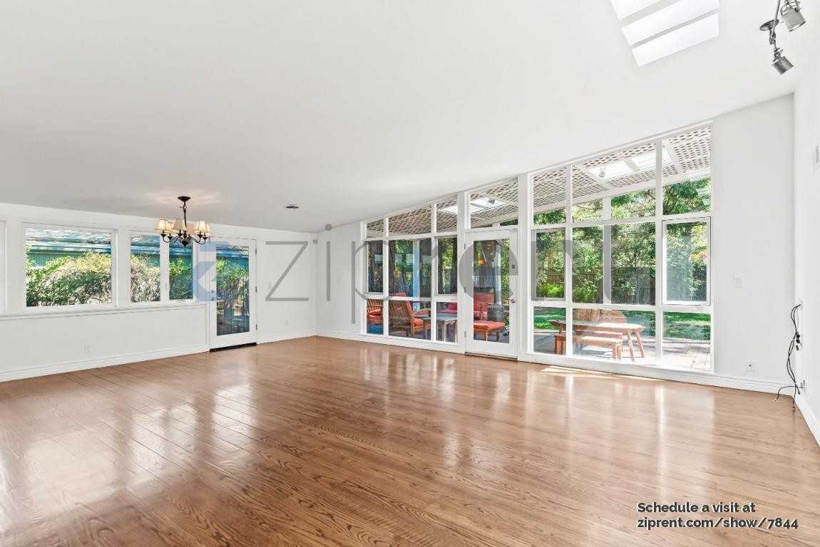 361 Linfield Dr - Photo 3 of 20