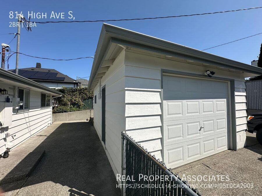 814 High Ave S - Photo 3 of 19