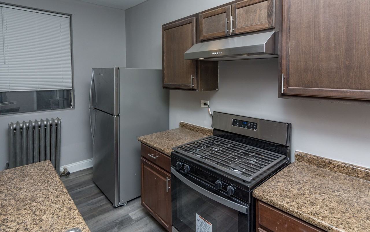 7436 S Kingston - Photo 7 of 12