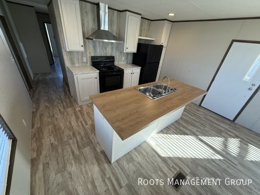 23 Springlake Dr #23SP - Photo 2 of 13