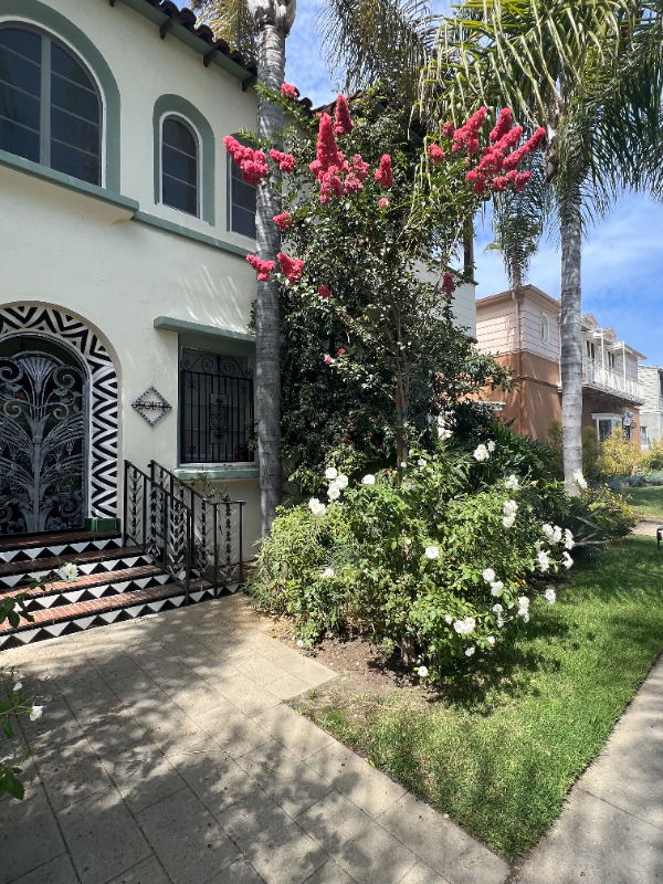 325 S Cochran Ave #102 - Photo 2 of 17