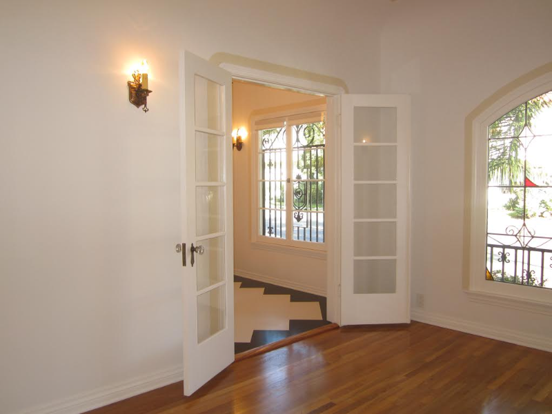 325 S Cochran Ave #102 - Photo 6 of 17