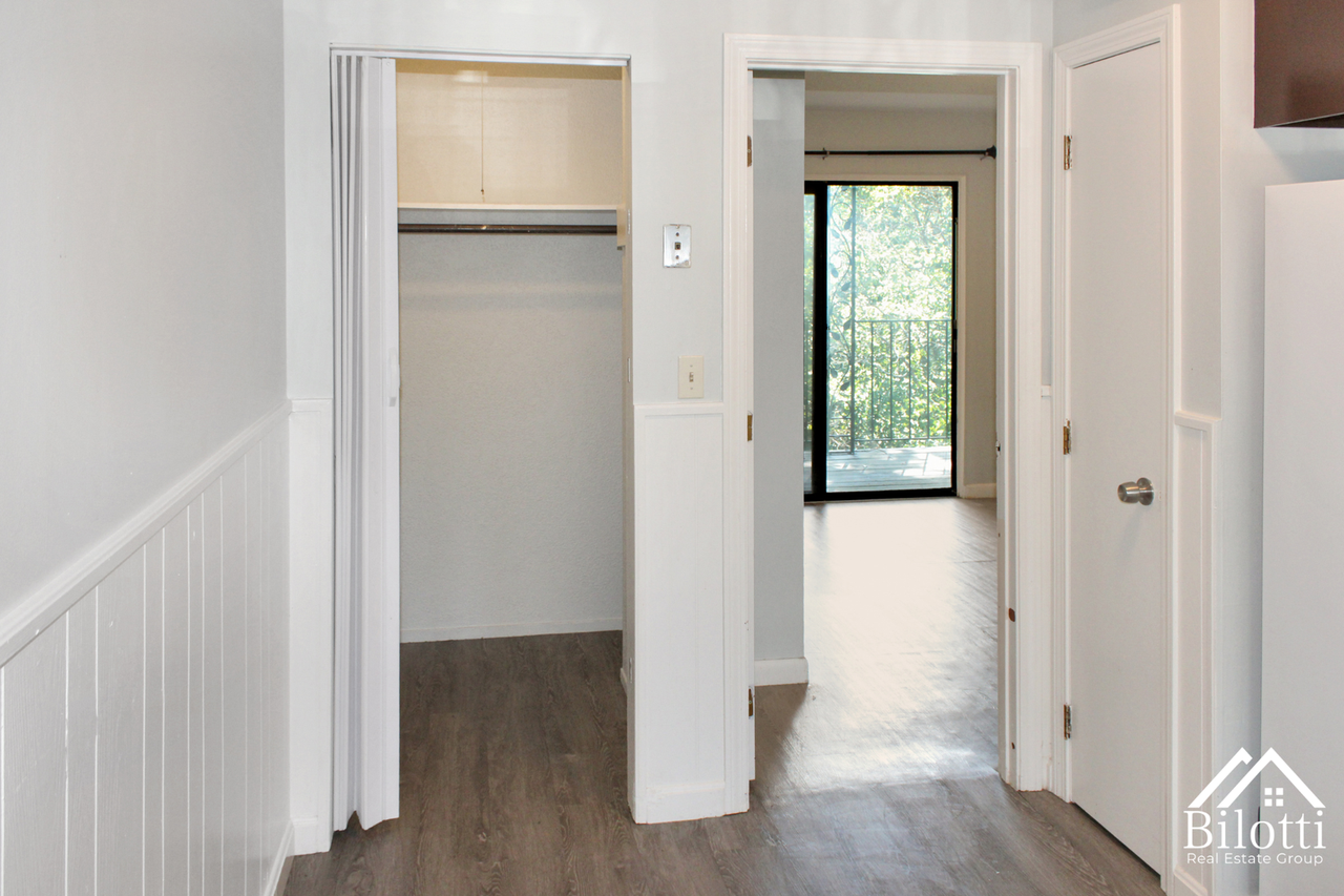 242 Waterman Avenue - Photo 4 of 29