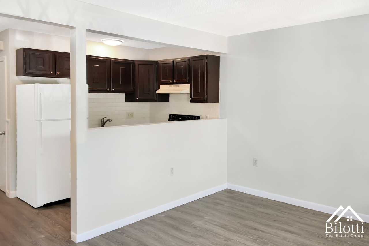 242 Waterman Avenue - Photo 5 of 29