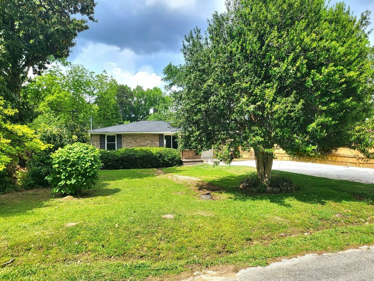 2915 Jeannie Dr - Photo 2 of 19