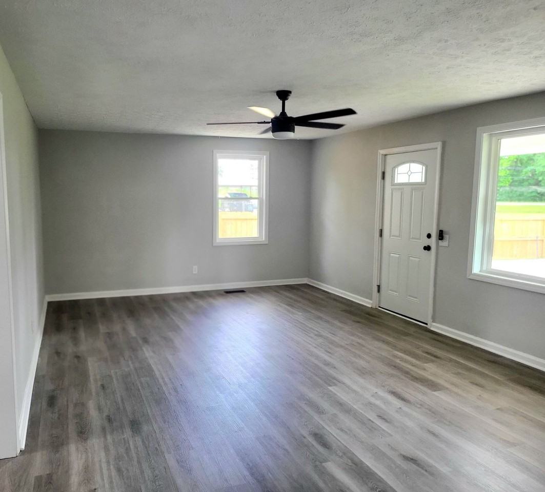2915 Jeannie Dr - Photo 3 of 19