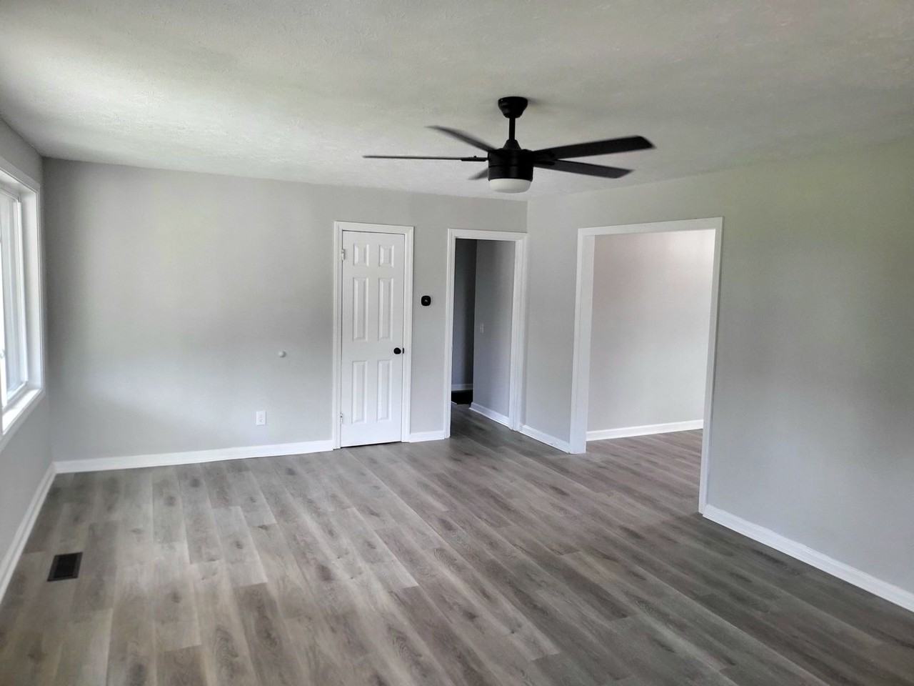 2915 Jeannie Dr - Photo 4 of 19