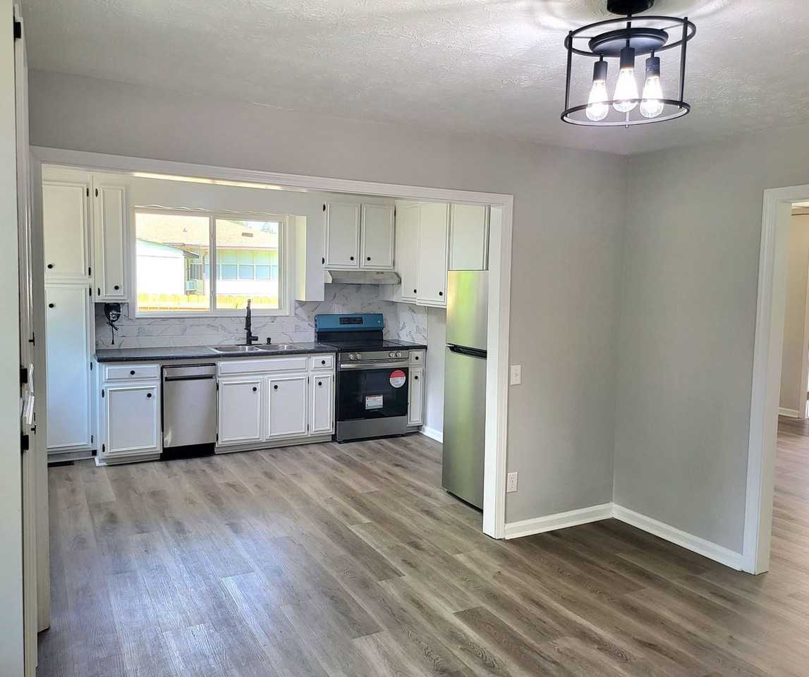 2915 Jeannie Dr - Photo 5 of 19