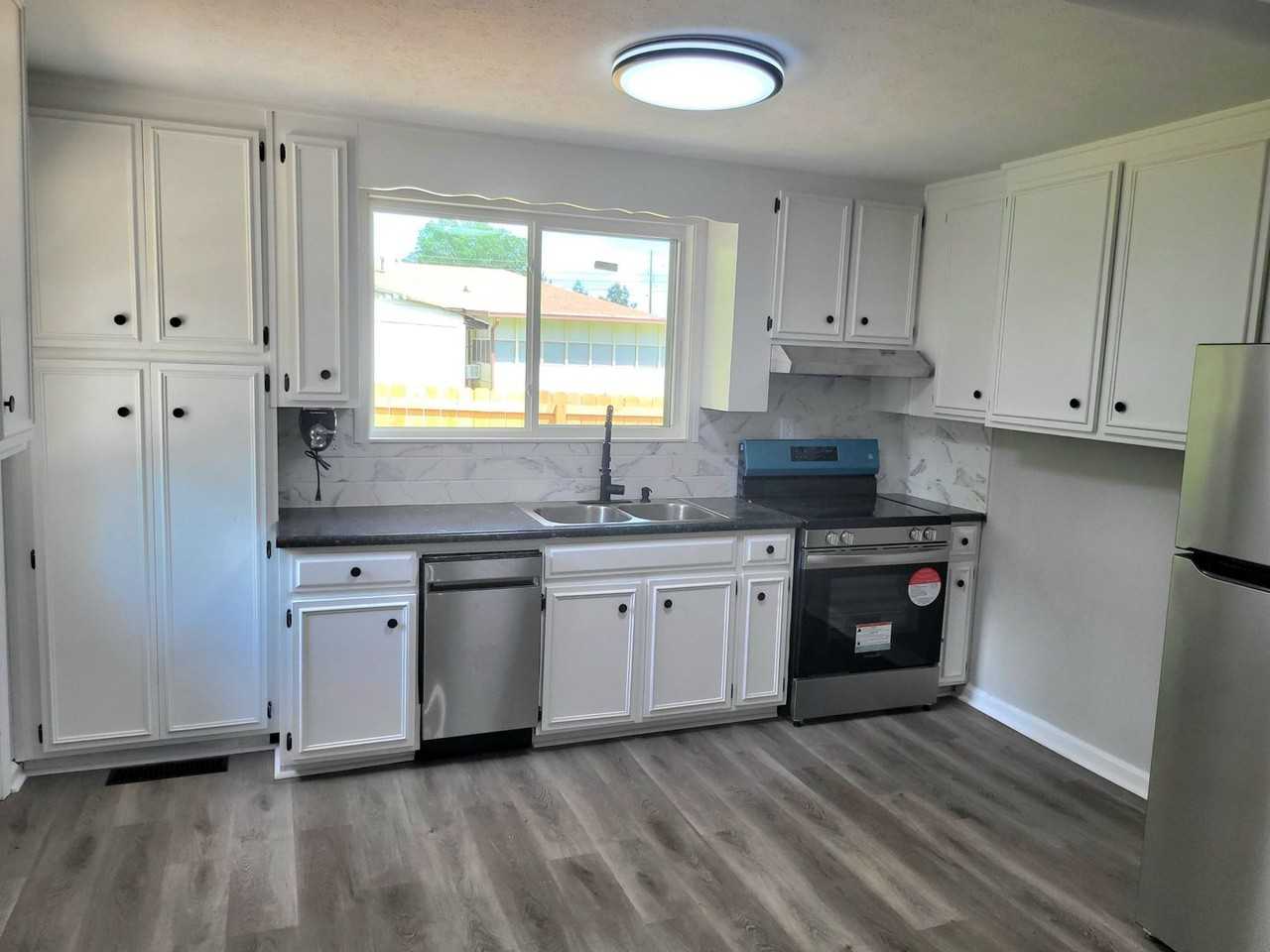 2915 Jeannie Dr - Photo 6 of 19