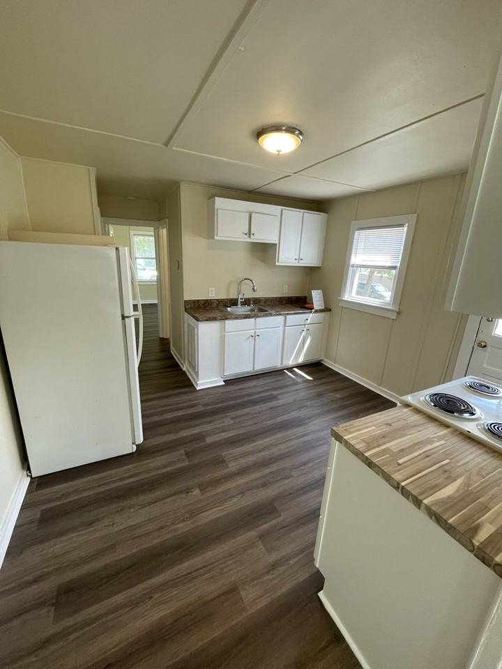 663 Coleman St - Photo 5 of 12