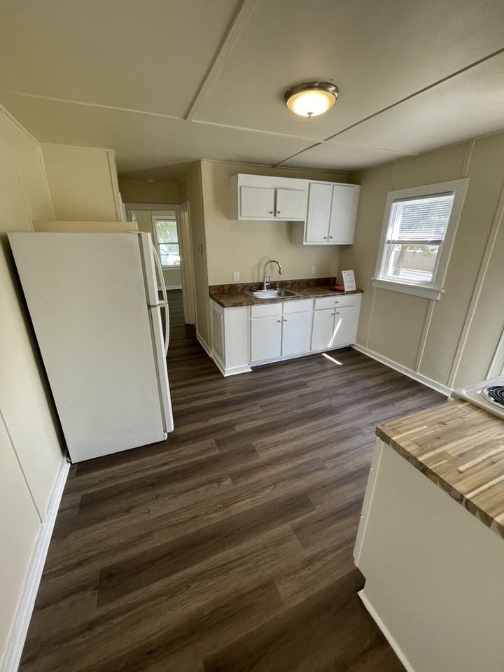 663 Coleman St - Photo 6 of 12