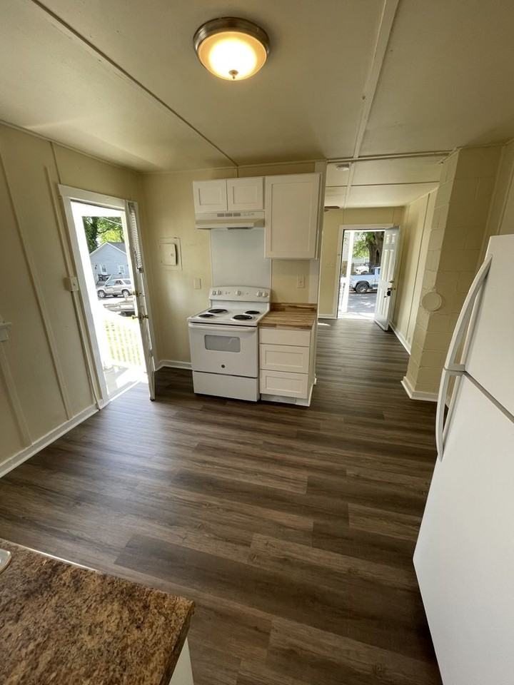 663 Coleman St - Photo 7 of 12