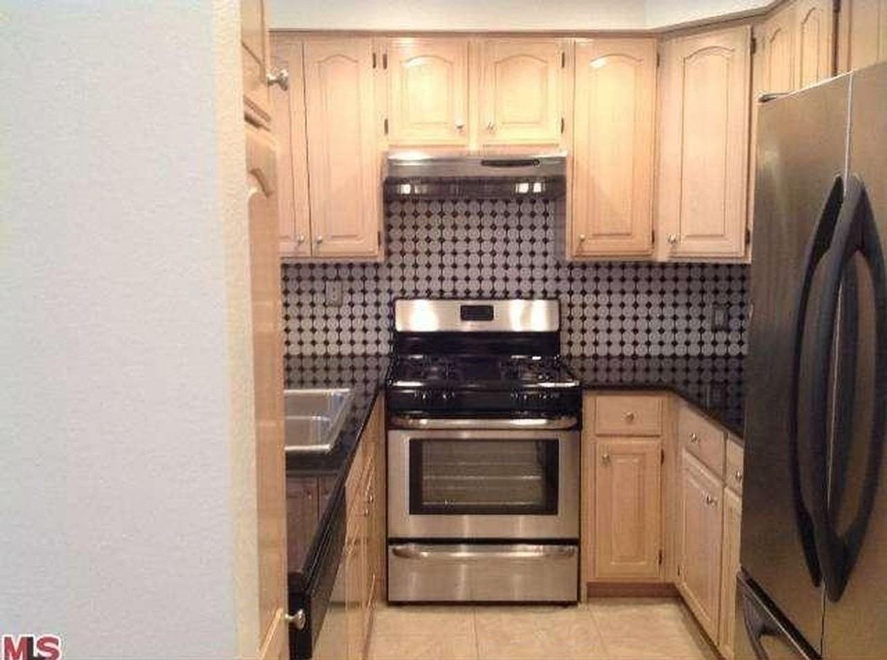 1436 20th St #2 - Photo 4 of 23