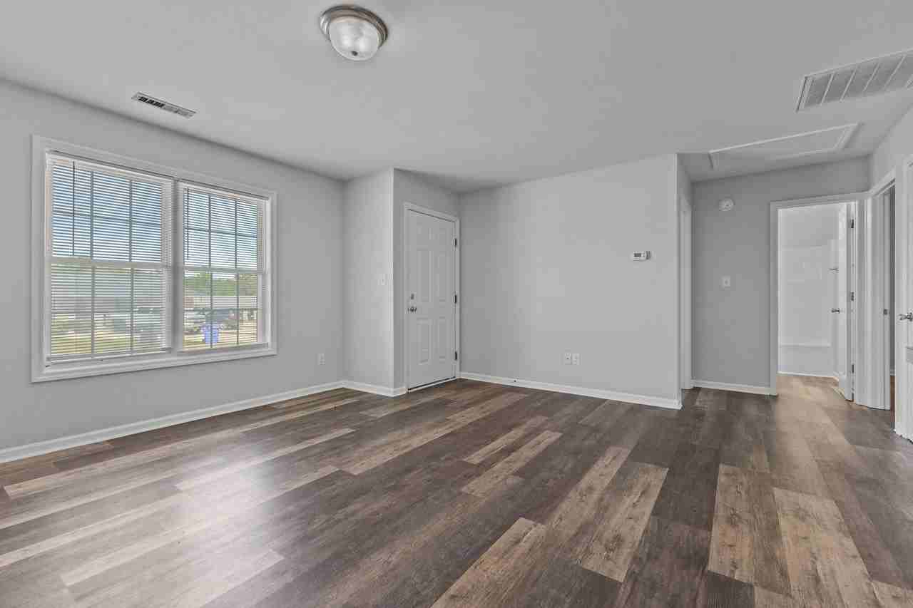 40 Coats Cir - Photo 2 of 8