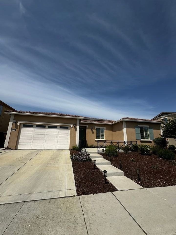 2305 Banks Dr - Photo 2 of 50
