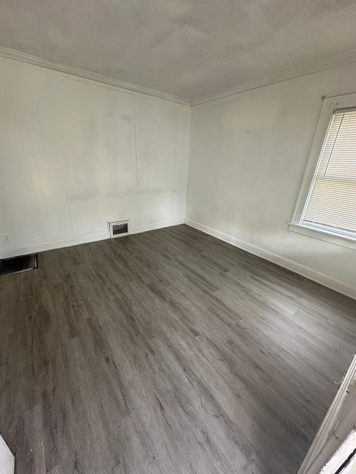 3041 E 59th St - Photo 3 of 11