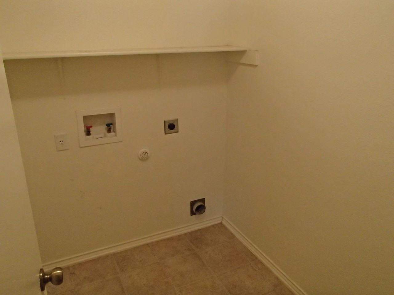 224 Wildwood Dr - Photo 3 of 15