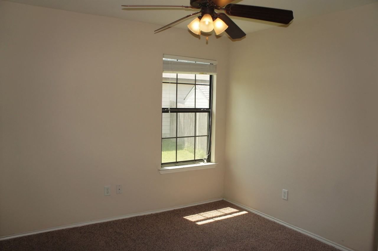 224 Wildwood Dr - Photo 6 of 15