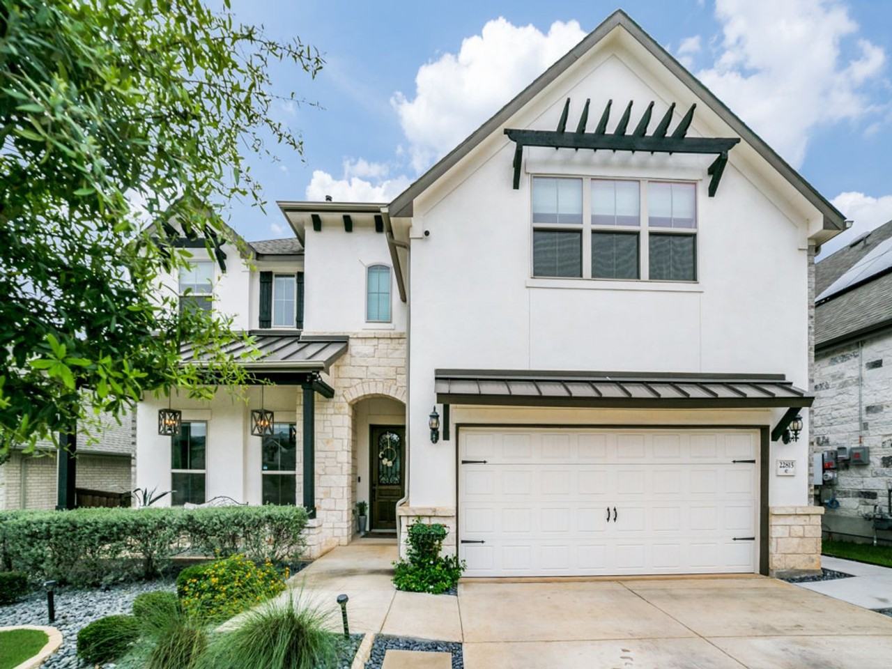 22815 Evangeline - Photo 2 of 25