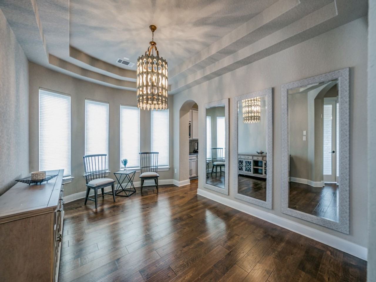 22815 Evangeline - Photo 5 of 25