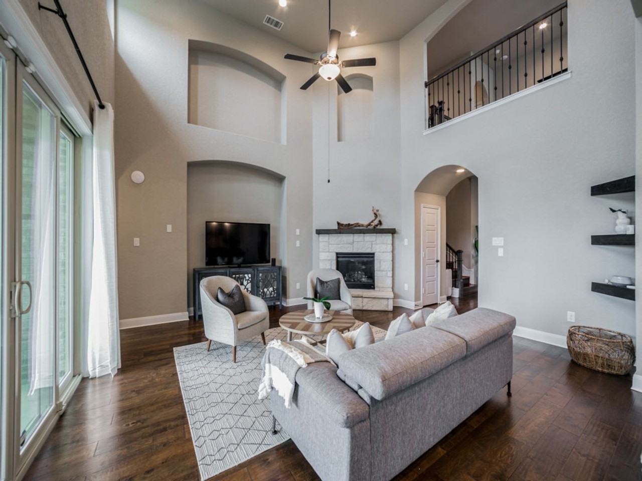 22815 Evangeline - Photo 7 of 25