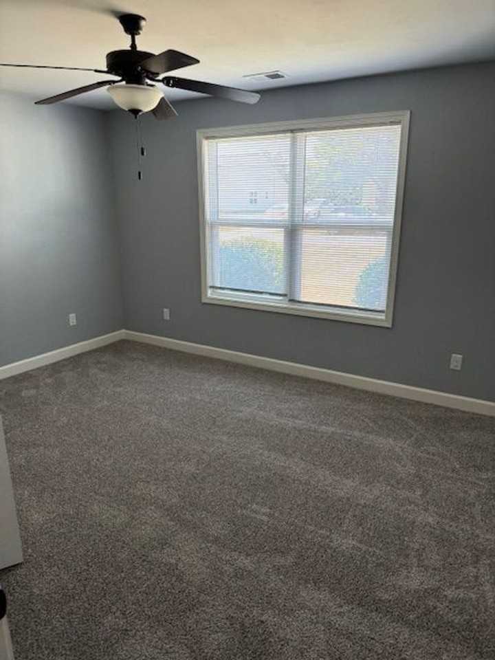 101 Essex Dr - Photo 2 of 18