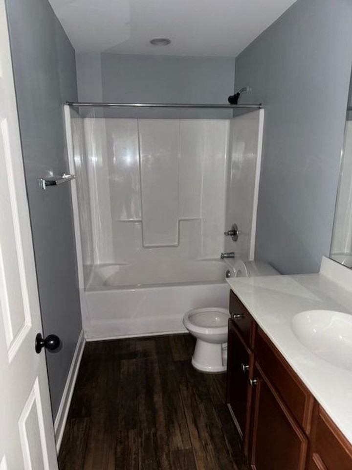 101 Essex Dr - Photo 3 of 18