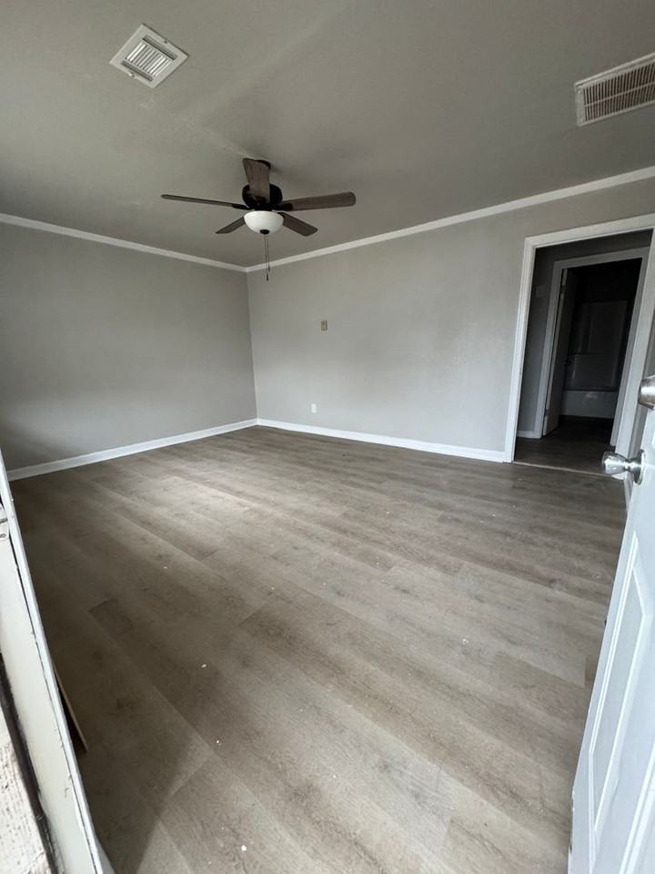 720 Wilson St - Photo 2 of 7