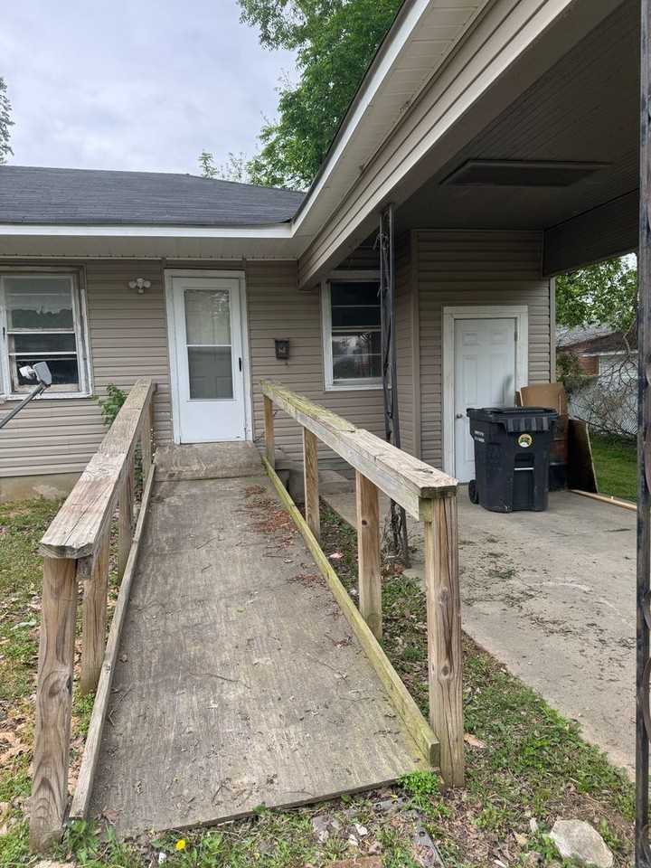 720 Wilson St - Photo 3 of 7