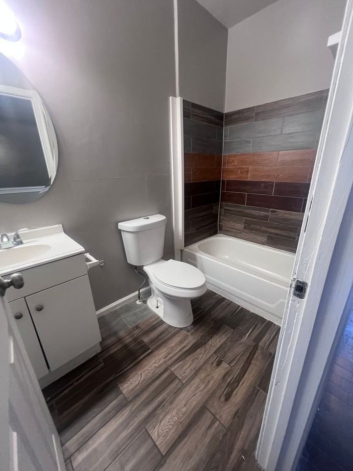 508 N Montford Ave - Photo 2 of 9