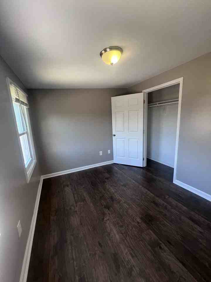 508 N Montford Ave - Photo 6 of 9