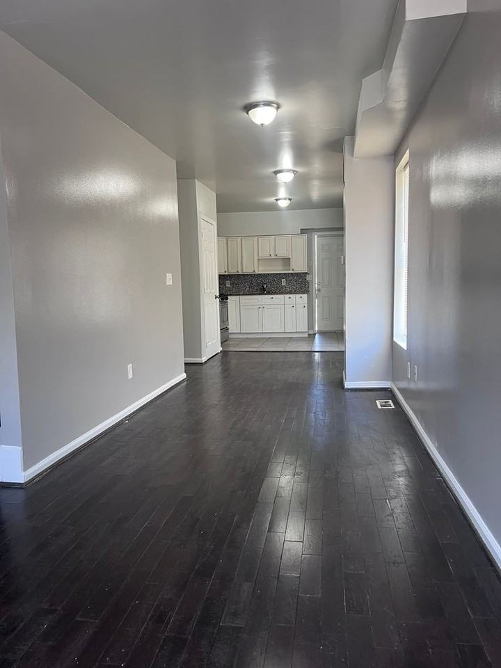 508 N Montford Ave - Photo 7 of 9