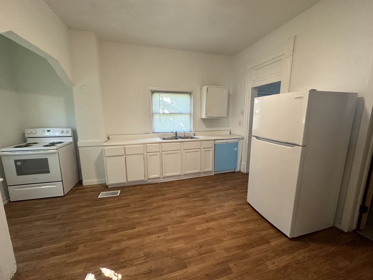 219 East 15th Street - Photo 2 of 7