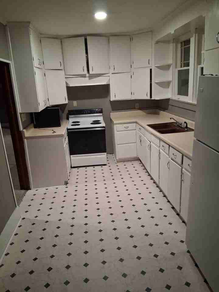 544 W Olive St - Photo 2 of 7