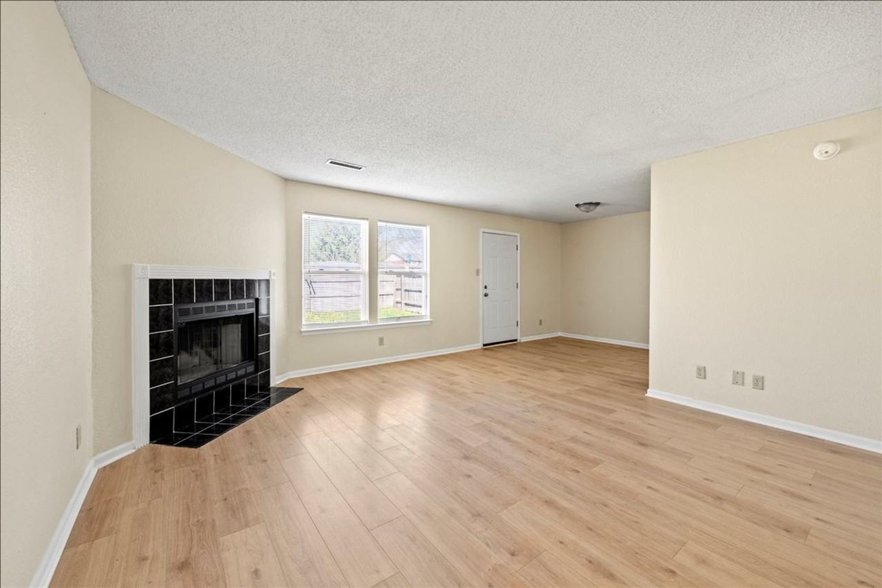 4438 Fullwood Ct - Photo 2 of 15