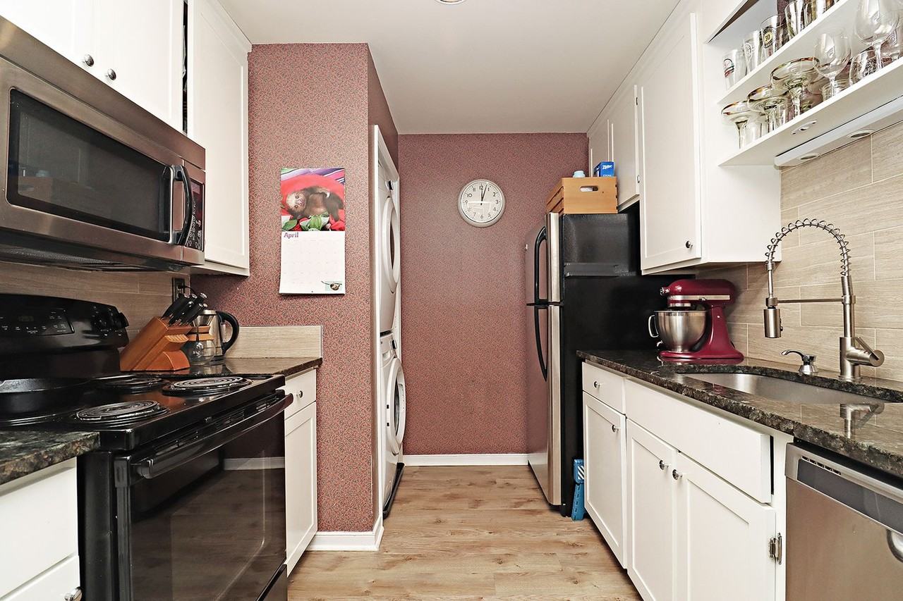1242 Clifden Grn - Photo 5 of 17