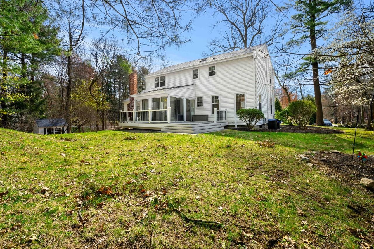 85 Bailey Rd - Photo 3 of 24