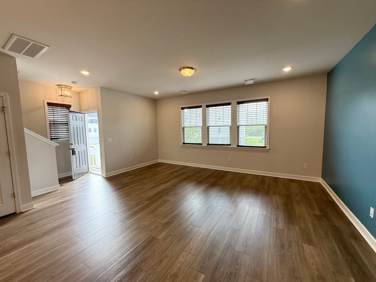 219 Winding River Dr - Photo 6 of 31