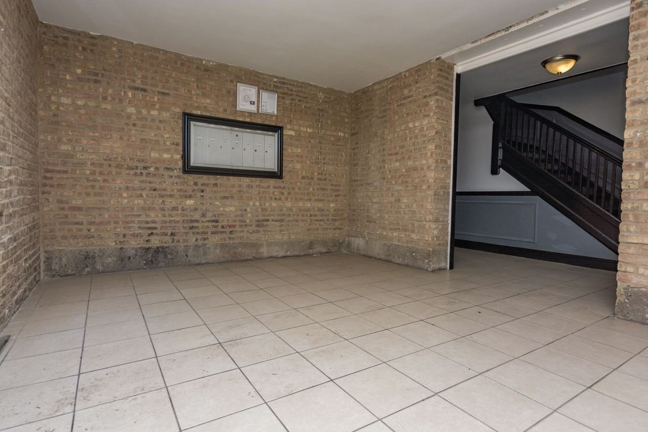 7625 S East End Ave - Photo 5 of 7