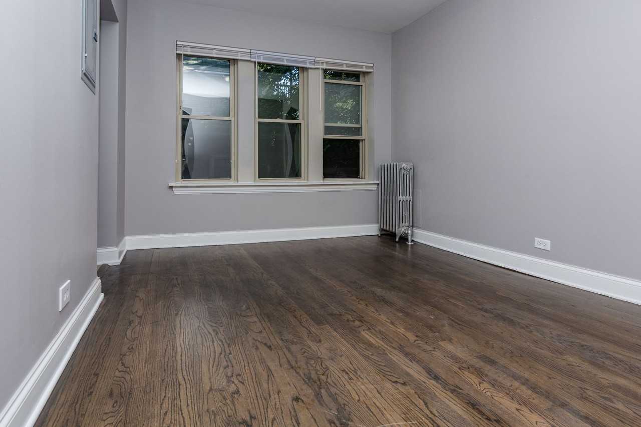 7625 S East End Ave - Photo 6 of 7