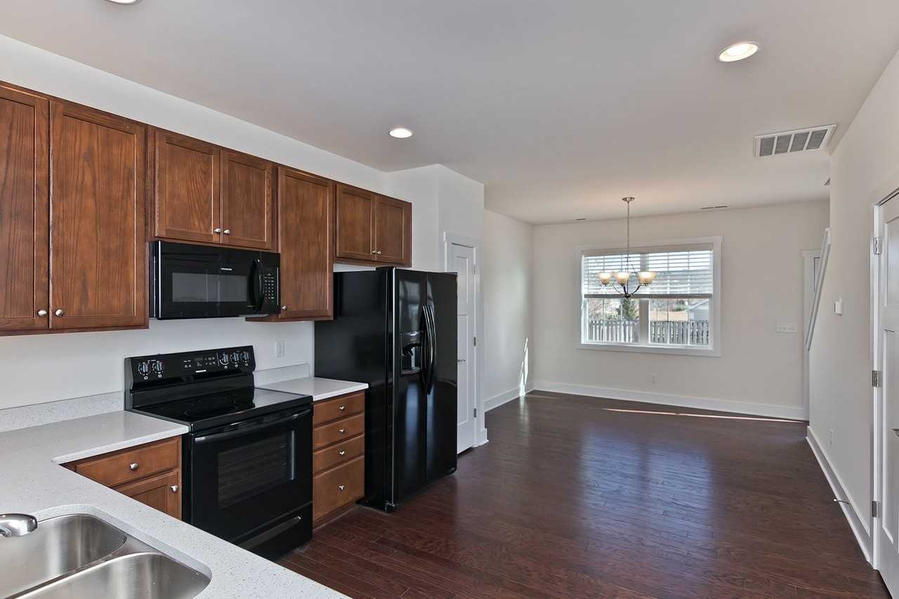 38 Hyde Park Pl - Photo 6 of 20