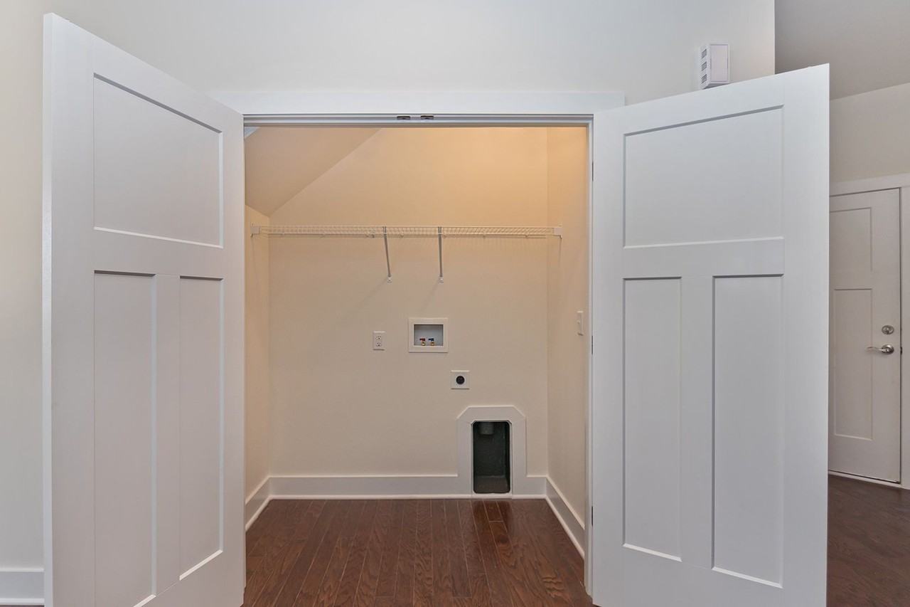 38 Hyde Park Pl - Photo 7 of 20